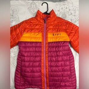 Cotopaxi women capa insulated hooded jacket. Raspberry and Canyon